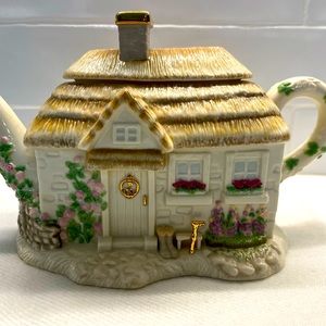 Collectible Lenox "The Irish Blessing" Cottage Teapot '02 In original Box
